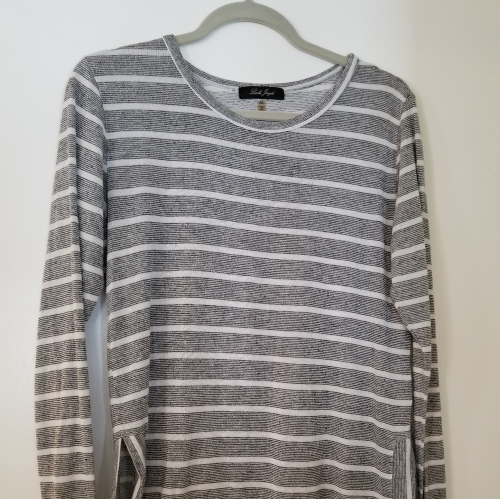 Long sleeved blouse, split sides